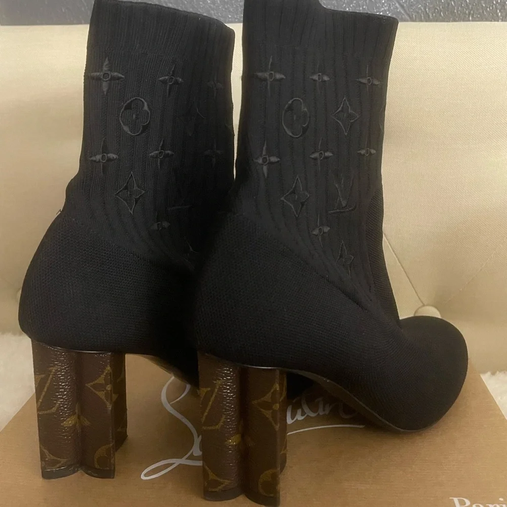 Only worn the boots 3 practically new. Comes with dust bag. - Picture 2 of 4